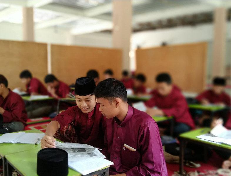 Pembalajaran di kelas saat jam masuk